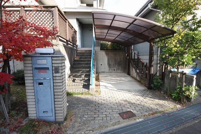 Parking lot. Local (11 May 2013) Shooting