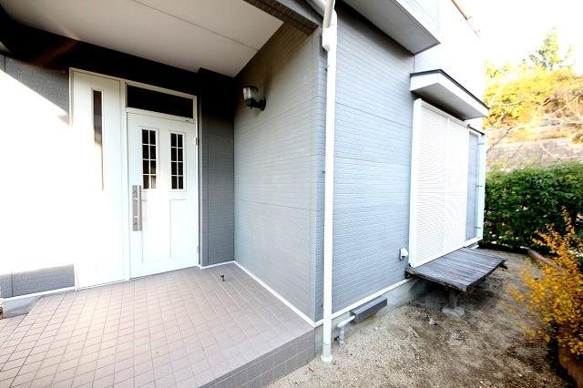 Entrance. Local (11 May 2013) Shooting