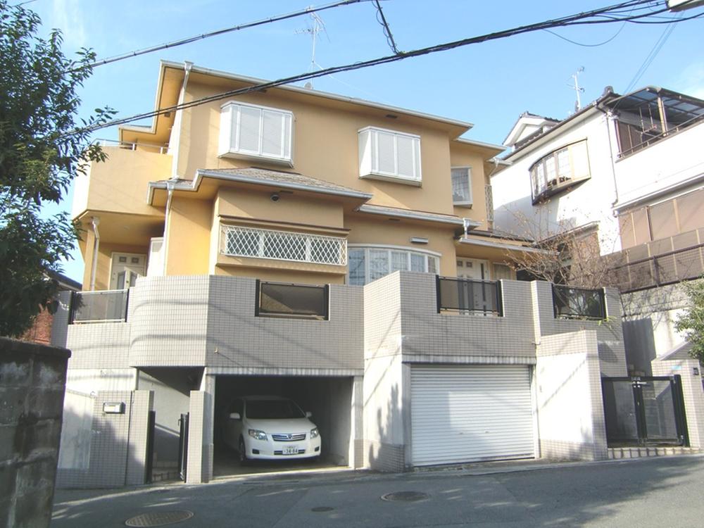 Local appearance photo. Local (12 May 2012) shooting