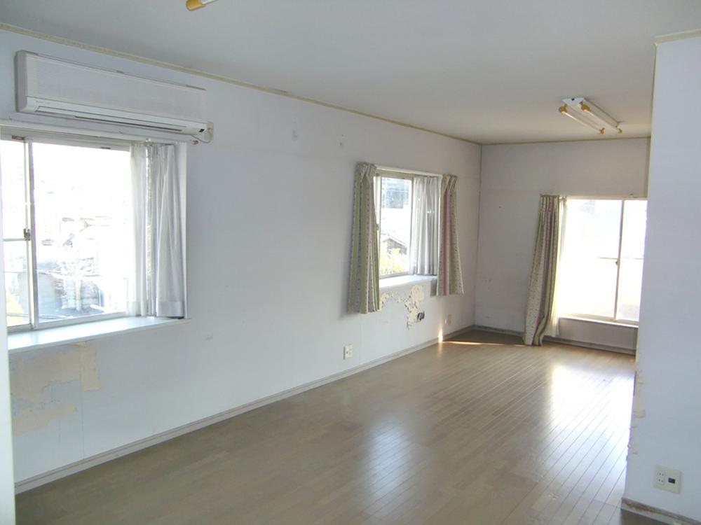 Non-living room. Indoor (12 May 2012) shooting