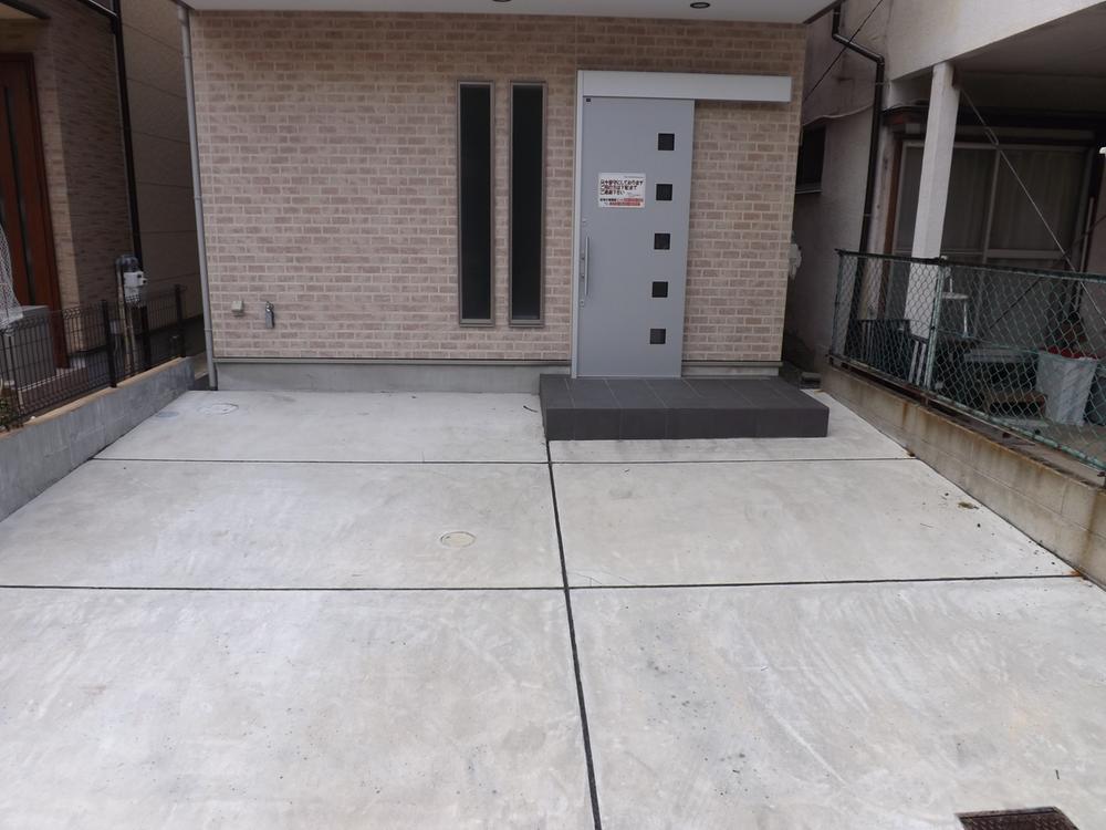 Parking lot. Parking space two possible! 