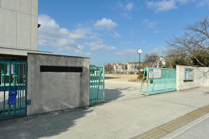 Primary school. Fujisaka until elementary school 560m 7-minute walk