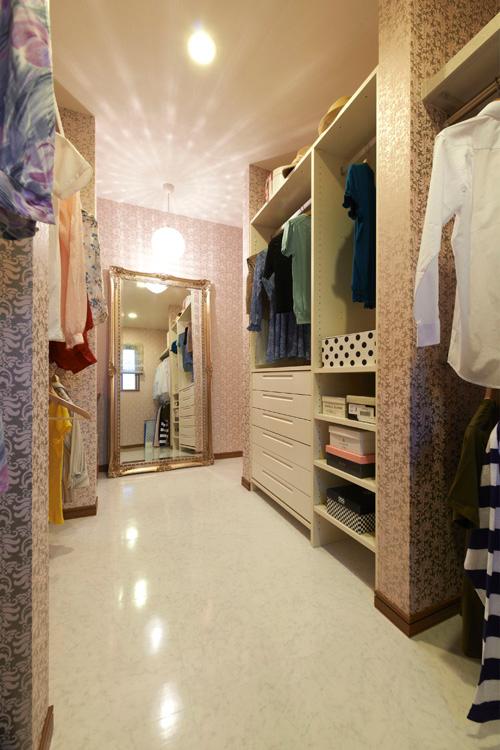 Model house photo. Walk-in closet