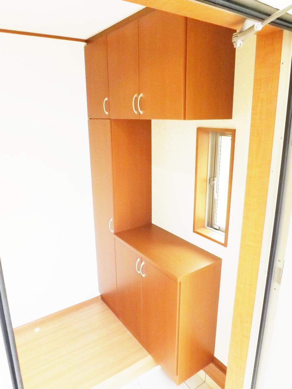 Entrance. Local photos (entrance) large with shoes BOX is the front door