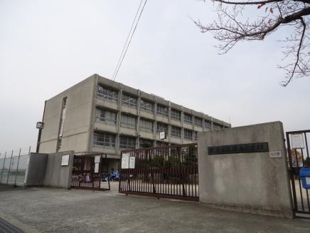 Junior high school. Hirakata Municipal Nagisanishi until junior high school 1164m