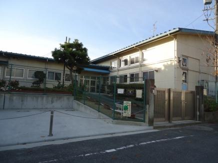 kindergarten ・ Nursery. Hirakata Municipal Koryo to kindergarten 1038m