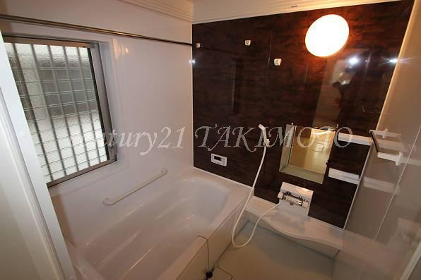 Bathroom. The bathrooms are spacious 1 tsubo type