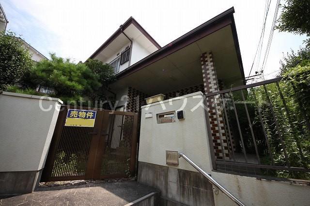 Entrance. Local (September 2013) Shooting