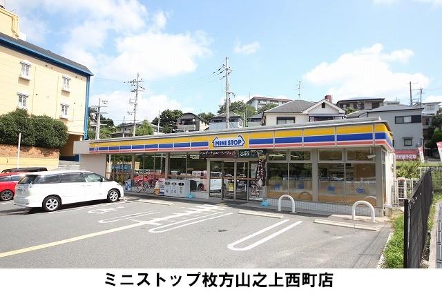 Convenience store. Convenience store 600m 24-hour until MINISTOP will come in handy something when it comes to close.