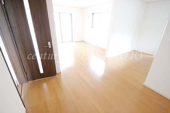 Living. Also hide a quick steep visitor because stand-alone kitchen!