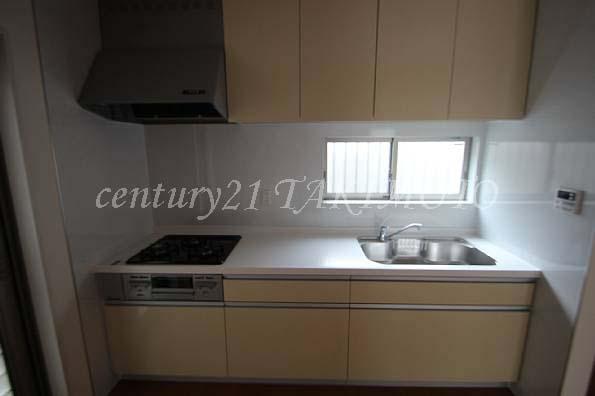 Kitchen. Large sink! Water purifier is integrated Curran!