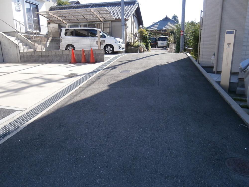 Local photos, including front road. Local photo (front road)