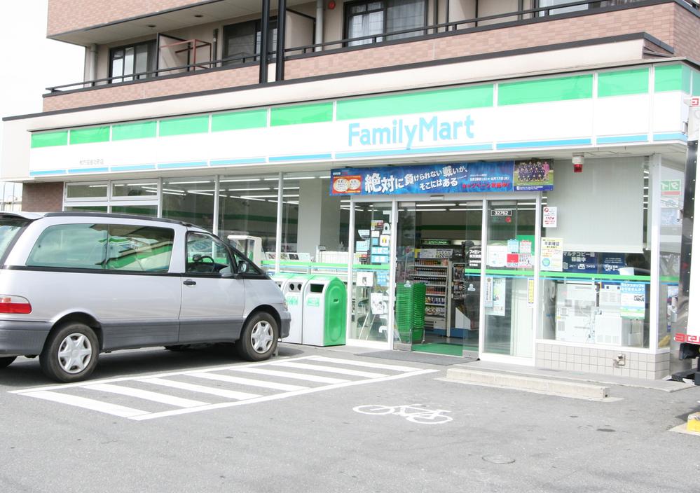 Convenience store. 297m to FamilyMart Hirakata Shodaikita the town shop
