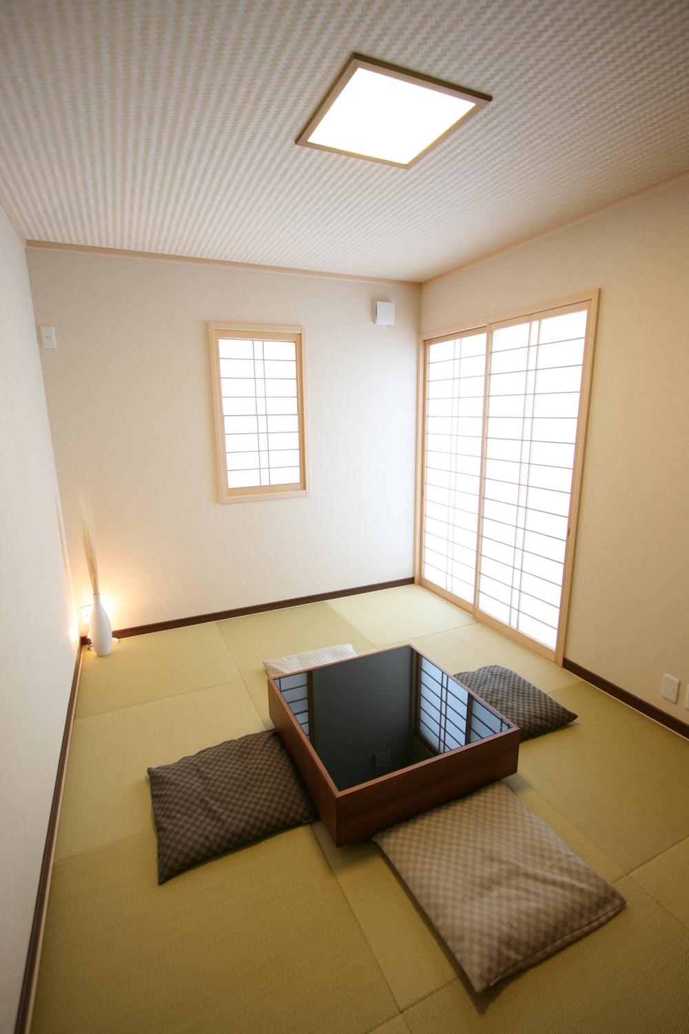 Non-living room. Standard adopted Ryukyu tatami, Modern sit back please local model house shooting the afternoon in the Japanese-style room
