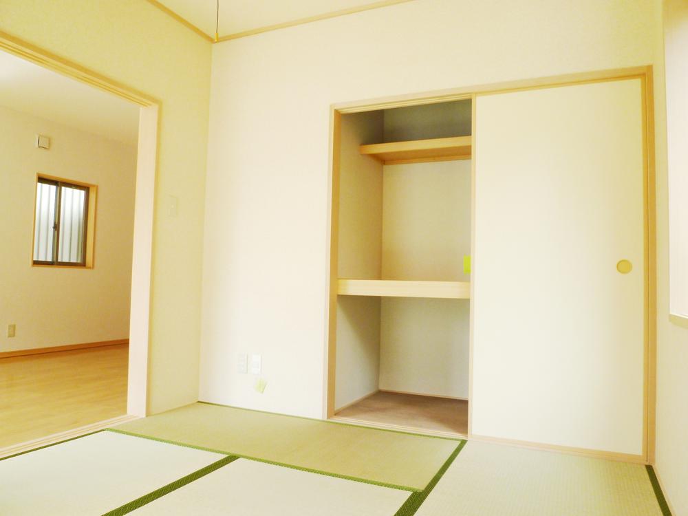 Non-living room. Local photos (Japanese-style)