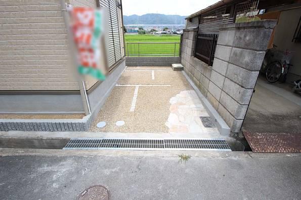 Parking lot. Parking two rooms! !