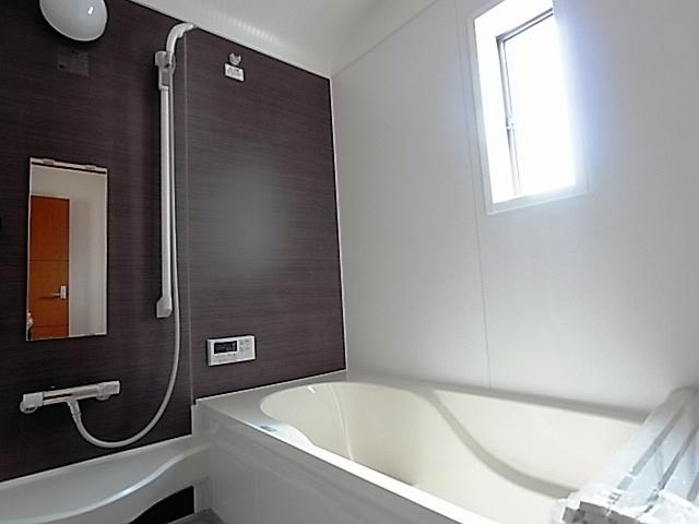 Same specifications photo (bathroom). Comfortable bath time in the spacious bathroom