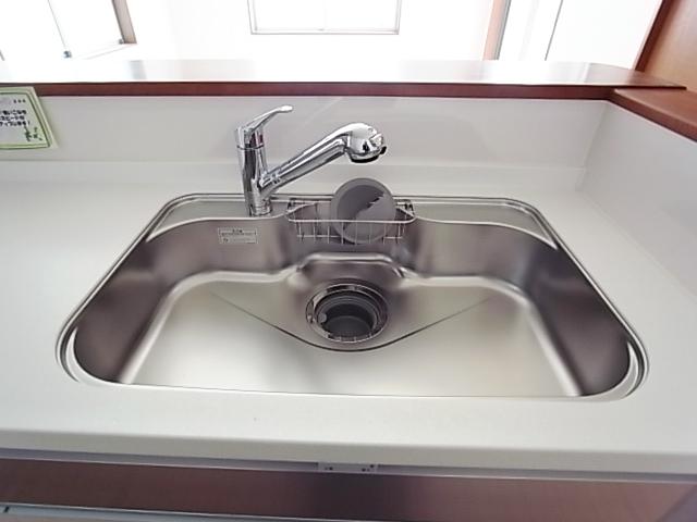 Other Equipment. Washing a breeze in the spacious sink