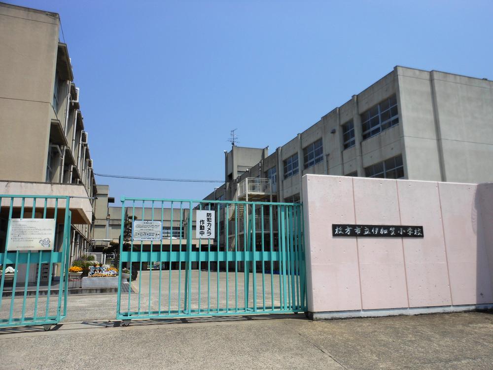 Primary school. Italy 610m walk 8 minutes to Kaga Elementary School