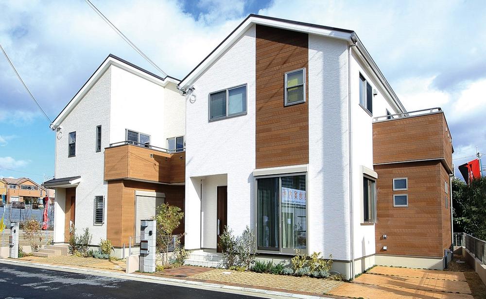 Local model house of friendly appearance of woodgrain