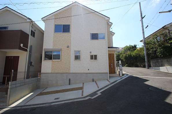 Local photos, including front road. Bright appearance. Exposure to the sun, Ventilation is also good.