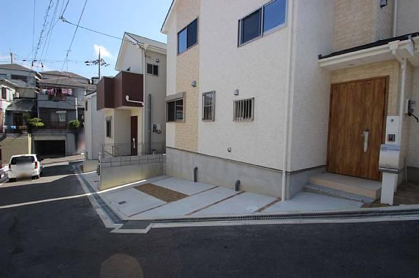 Parking lot. Spacious parking space!