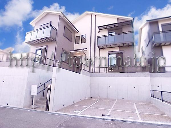 Same specifications photos (appearance). Simple appearance There two parking spaces