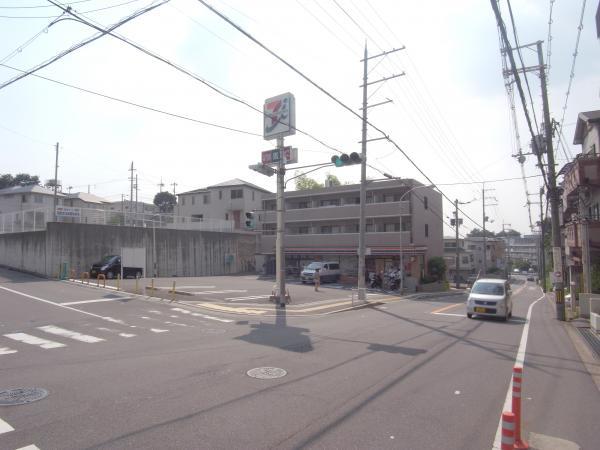 Convenience store. 272m until the Seven-Eleven store Higashinakaburi