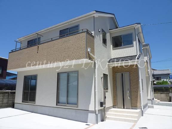 Same specifications photos (appearance). Subdivision of the total two-compartment in a quiet residential area!