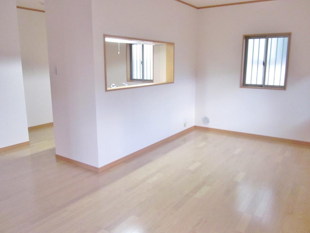 Same specifications photos (living)