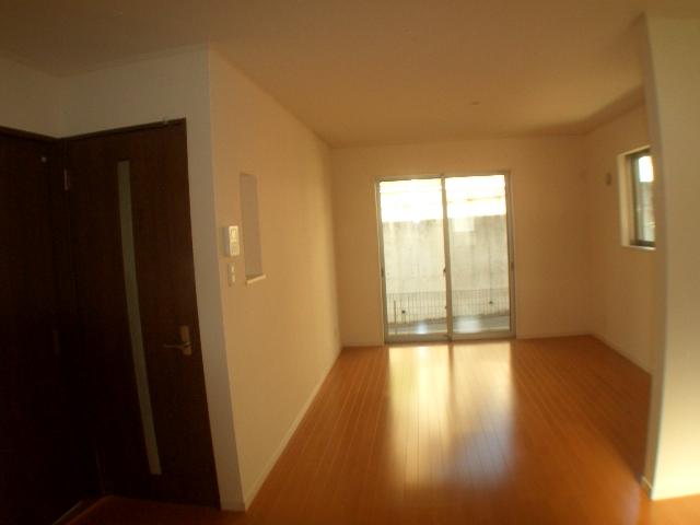 Living. It is taken between good and easy to use.