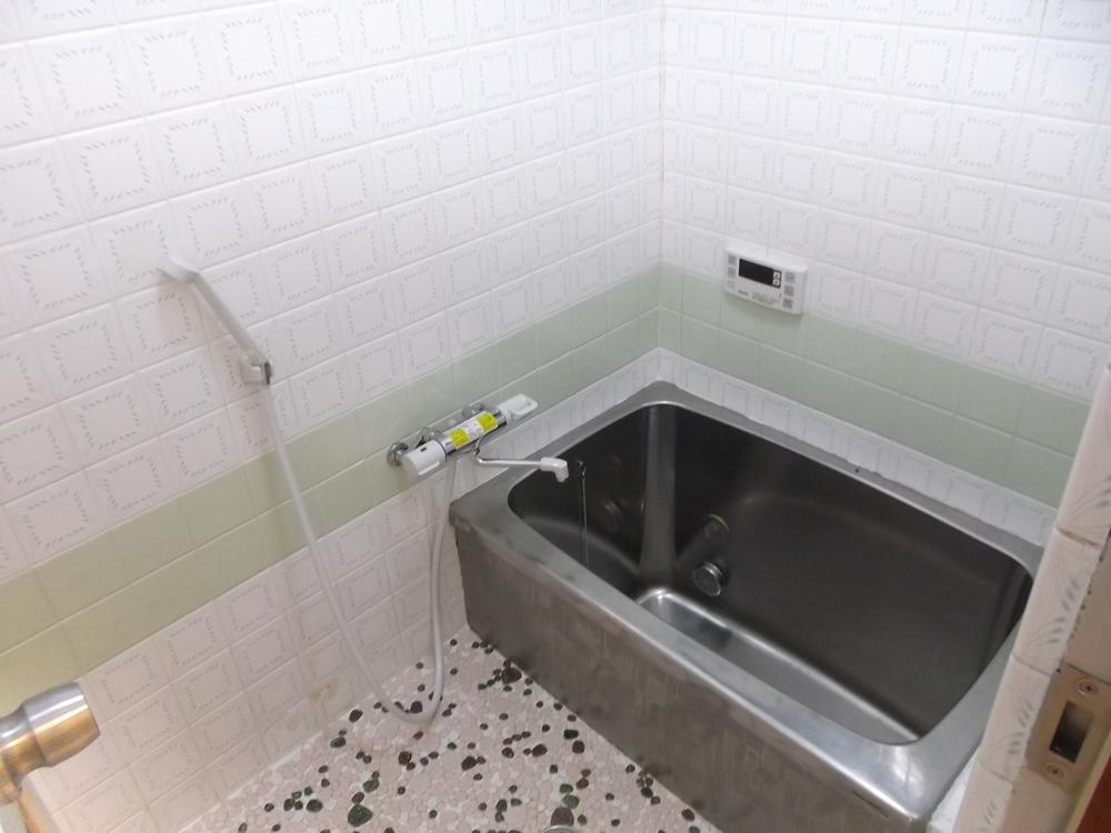 Bathroom. Indoor (11 May 2013) Shooting