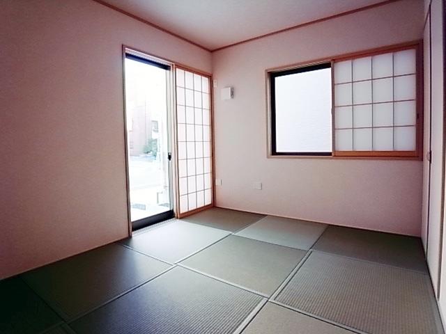 Same specifications photos (Other introspection). Convenient all room with storage space