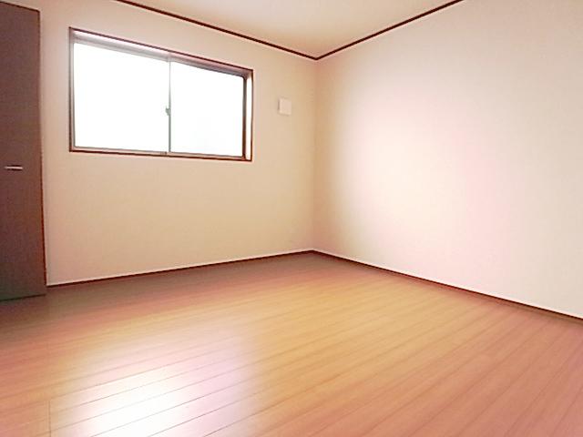 Same specifications photos (Other introspection). Neat in the storage space of large capacity