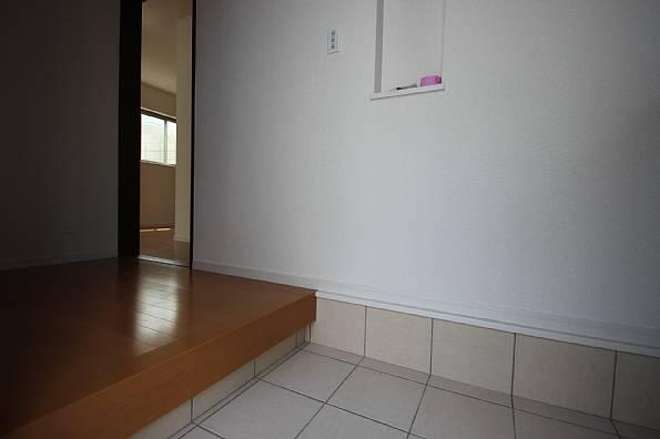 Entrance. Open-minded entrance! !