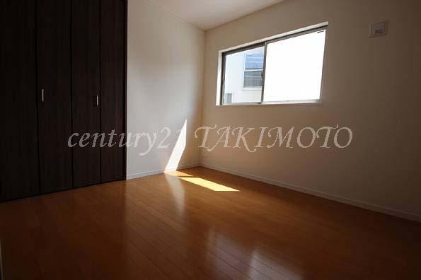 Non-living room. Bright two-plane daylight Western-style.