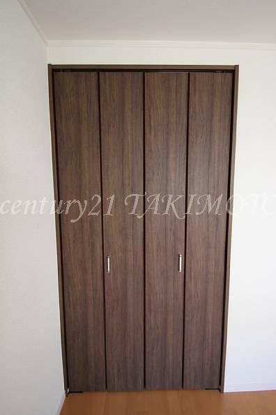 Receipt. The housing has a partition plate, Storage is is easy to!