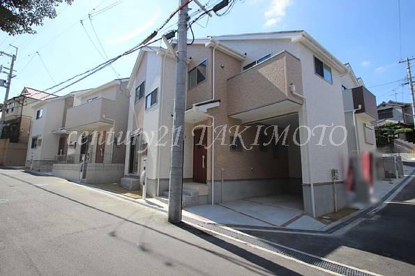 Local appearance photo. It attaches shutter shutters on the first floor! Screen door is also standard!