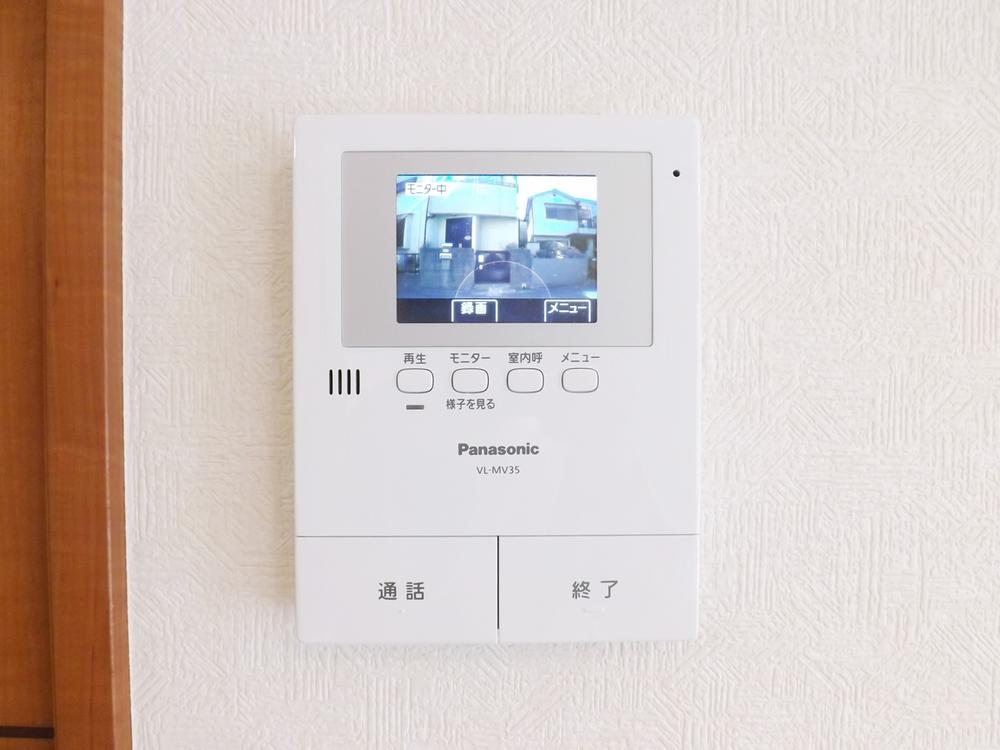 Security equipment. Safe color monitor intercom to crime prevention!