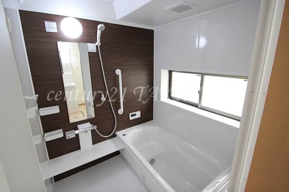 Bathroom. The spacious bathroom of about 1 tsubo!