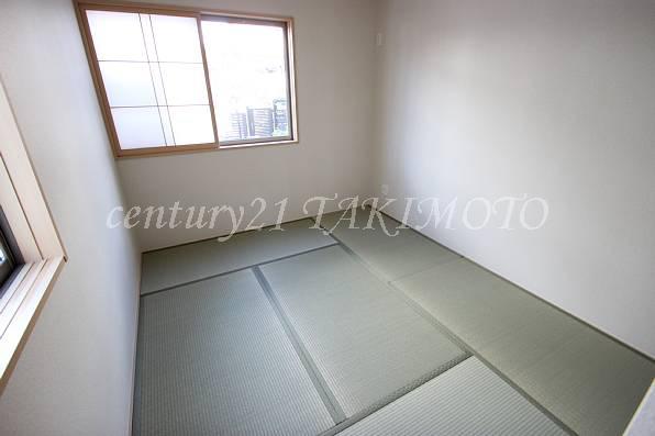 Non-living room. Stand-alone Japanese-style room! Inner shoji says!