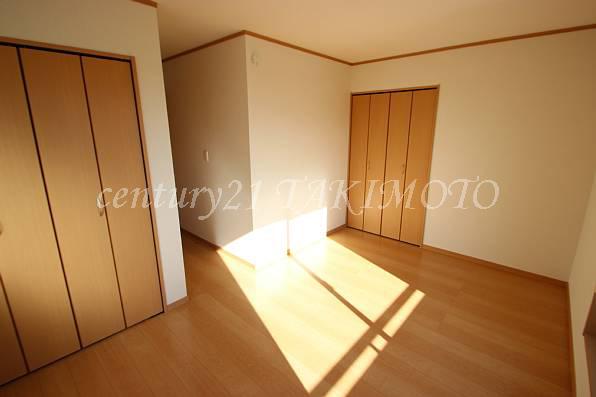 Non-living room. The main bedroom and spacious! Storage There are two!