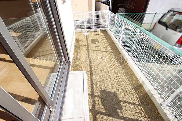 Garden. There is a little garden space on the south side!