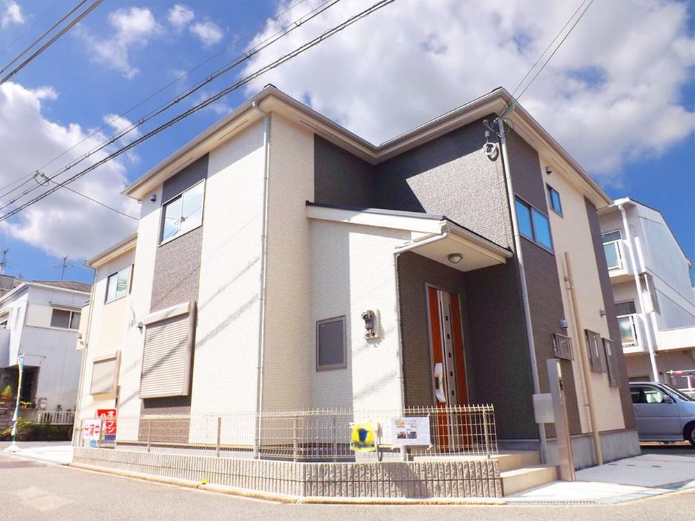 Local appearance photo. Local photos (streets)