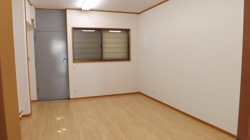 Other Equipment. There is a perfect room in the office is to the left back on! 