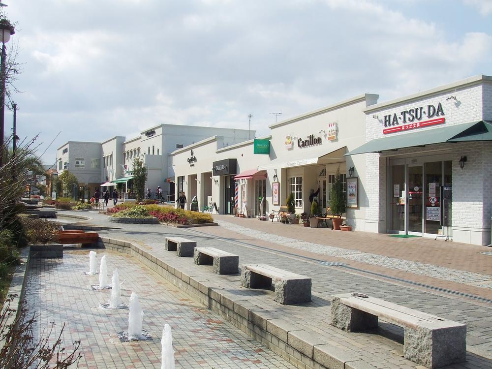 Shopping centre. Until CONOBA 970m