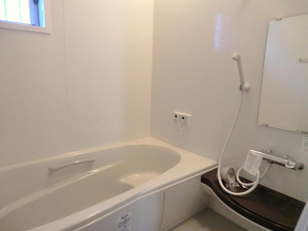 Bathroom. Local photo (bathroom) Bathroom heating dryer! Warm bath!