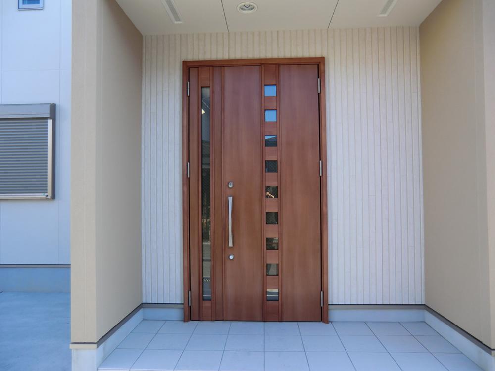 Other introspection. Local photos (entrance)