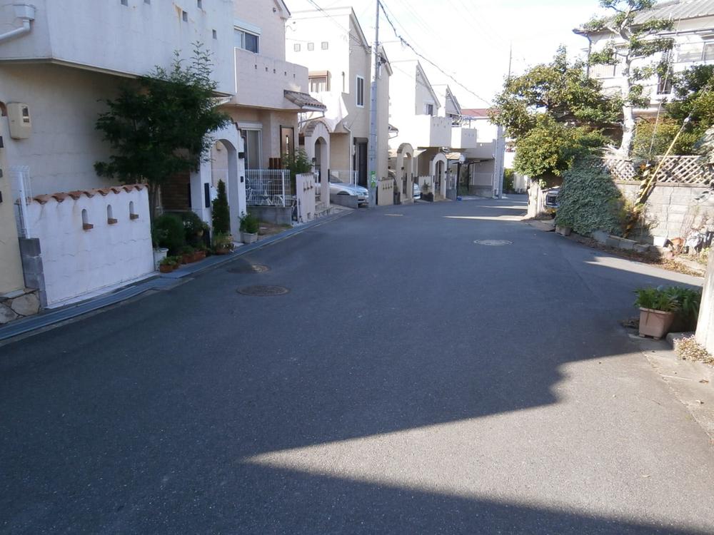 Local photos, including front road. Local photo (front road)