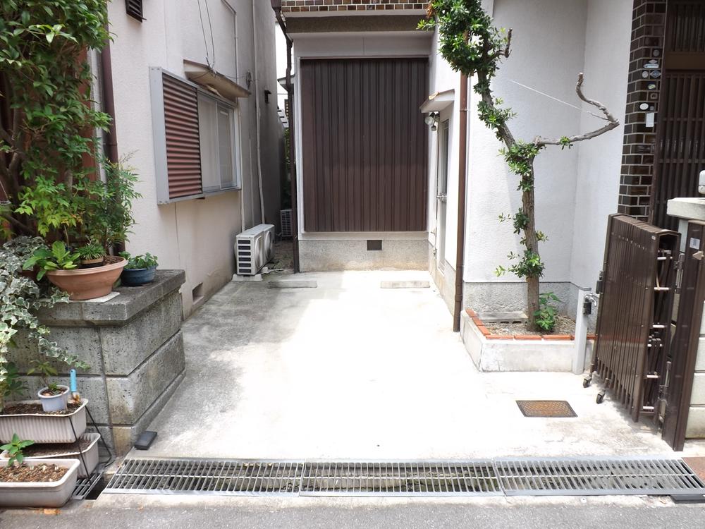 Other. Local photo (parking area)